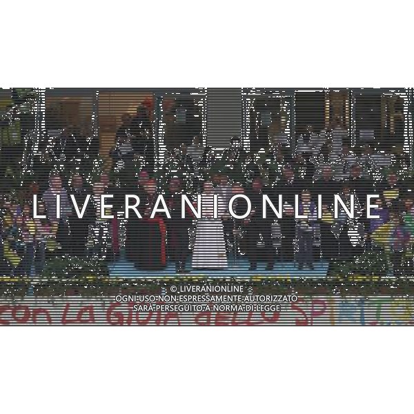 Milano ( MI ) 25/03/2017 Stadio San Siro il Papa incontra i cresimandi e cresimati Nella foto: Papa Francesco PH Lauro Montagnini / AGENZIA ALDO LIVERANI SAS Visita Pastorale di sua Santita\' Papa Francesco a Milano che incontra i cresimandi allo stadio San Siro 25.03.2017