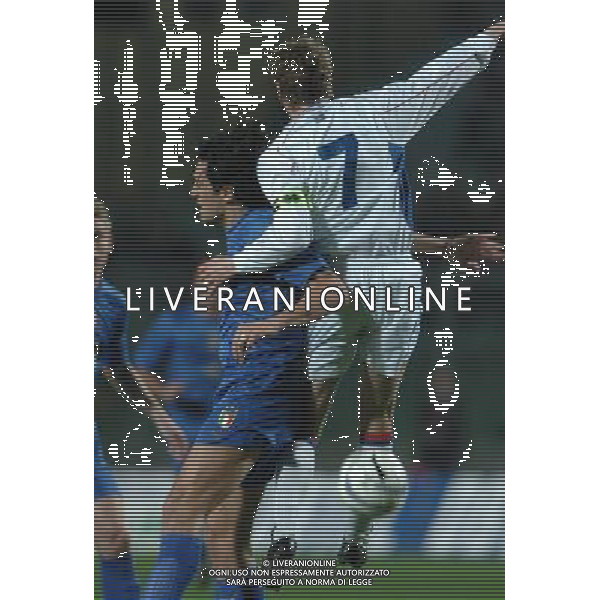 Italia - Islanda Amichevole 30/03/2005 nella foto luca toni e hreidarsson ph luzzani/agenzia aldo liverani