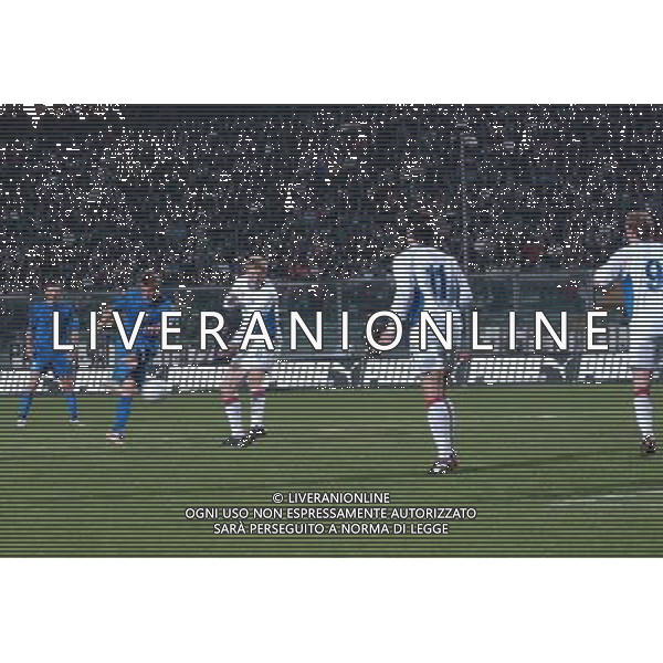 Italia - Islanda Amichevole 30/03/2005 nella foto il gol di daniele de rossi annullato ph luzzani/agenzia aldo liverani