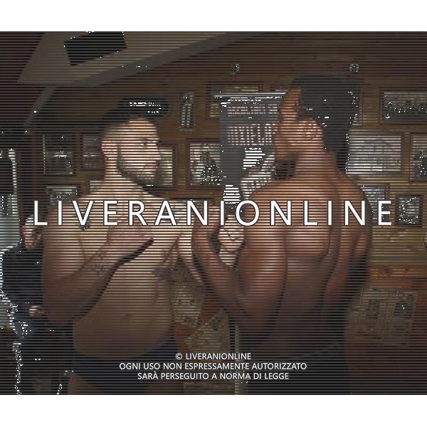 Milano, ( MI ) 31/03/2017 Dixieland Cafe cerimonia del peso dei pugili Nella foto: Antonino Barbagallo e Samuel Nmomah - Pesi medi PH Lauro Montagnini AG ALDO LIVERANI SAS