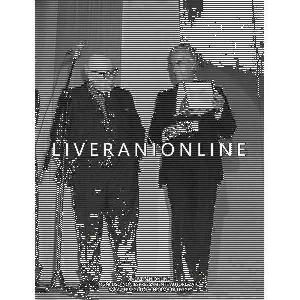 Cesare Zavattini, sceneggiatore, giornalista, commediografo, scrittore, poeta e pittore italiano - Retrospettiva nella foto con Giorgio Strehler © ARCHIVIO / AGENZIA ALDO LIVERANI SAS