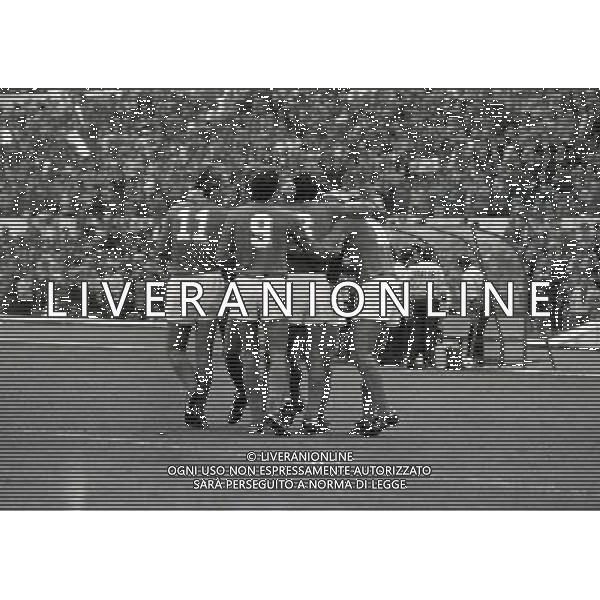 01-11-1980 ROMA STADIO OLIMPICO ITALIA DANIMARCA 2-0 NELLA FOTO ABBRACCI GIOCATORI ITALIA AG ALDO LIVERANI SAS