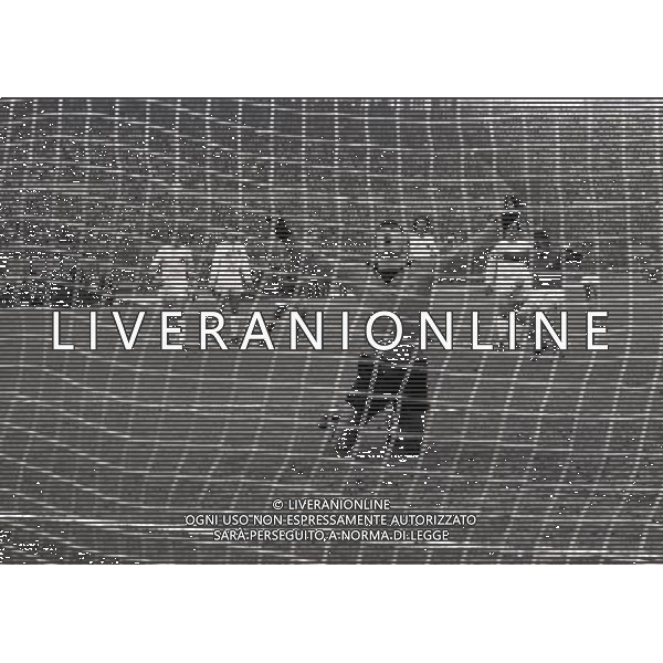 15-11-1980 TORINO STADIO COMUNALE ITALIA JUGOSLAVIA 2-0 NELLA FOTO PARATA PANTELIC AG ALDO LIVERANI SAS