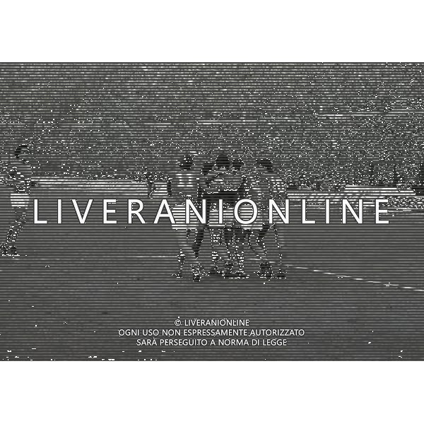 15-11-1980 TORINO STADIO COMUNALE ITALIA JUGOSLAVIA 2-0 NELLA FOTO ABBRACCI GIOCATORI ITALIA AG ALDO LIVERANI SAS