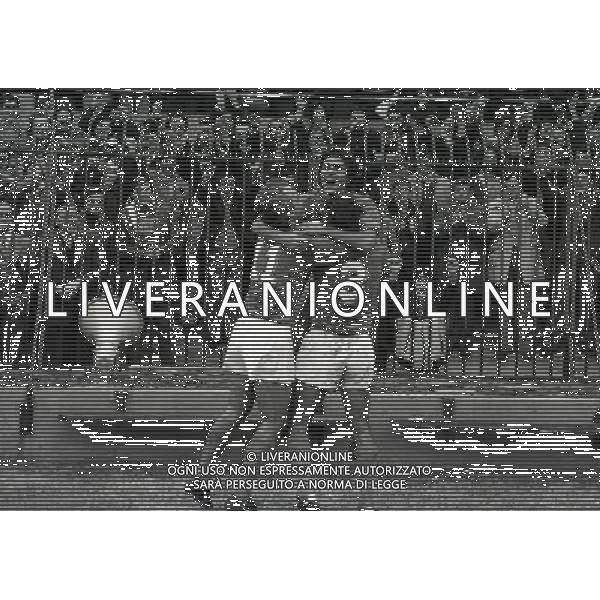 15-11-1980 TORINO STADIO COMUNALE ITALIA JUGOSLAVIA 2-0 NELLA FOTO ABBRACCI GIOCATORI ITALIA AG ALDO LIVERANI SAS