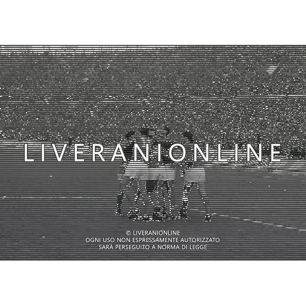 15-11-1980 TORINO STADIO COMUNALE ITALIA JUGOSLAVIA 2-0 NELLA FOTO ABBRACCI GIOCATORI ITALIA AG ALDO LIVERANI SAS