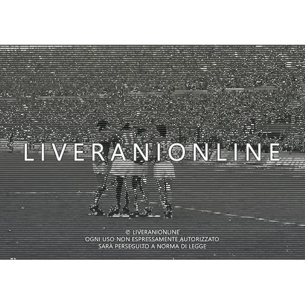 15-11-1980 TORINO STADIO COMUNALE ITALIA JUGOSLAVIA 2-0 NELLA FOTO ABBRACCI GIOCATORI ITALIA AG ALDO LIVERANI SAS