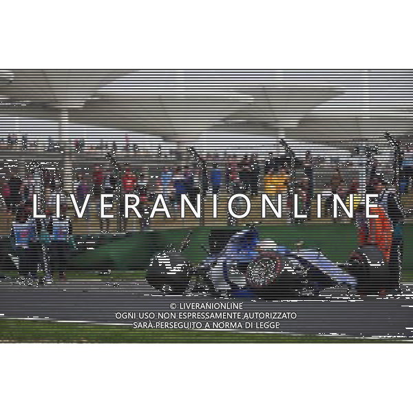 Antonio Giovinazzi (ITA) Sauber C36 crashes during qualifying. 08.04.2017. Formula 1 World Championship, Rd 2, Chinese Grand Prix, Shanghai, China, Qualifying Day. ONLY ITALY AG ALDO LIVERANI SAS