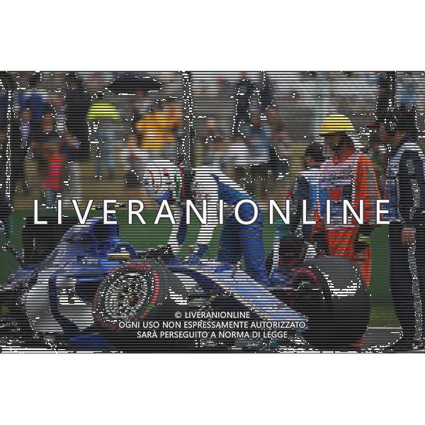 Antonio Giovinazzi (ITA) Sauber C36 crashed during qualifying. 08.04.2017. Formula 1 World Championship, Rd 2, Chinese Grand Prix, Shanghai, China, Qualifying Day. ONLY ITALY AG ALDO LIVERANI SAS