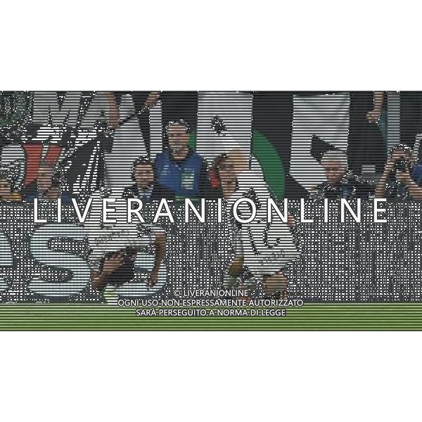 UEFA Champions League 2016/2017 Quarti di Finale Andata Torino - 11.04.2017 Juventus-Barcellona Nella Foto: esultanza dopo il primo gol di paulo dybala del 1-0 capriola con juan cuadrado /Ph.Vitez-Ag. Aldo Liverani