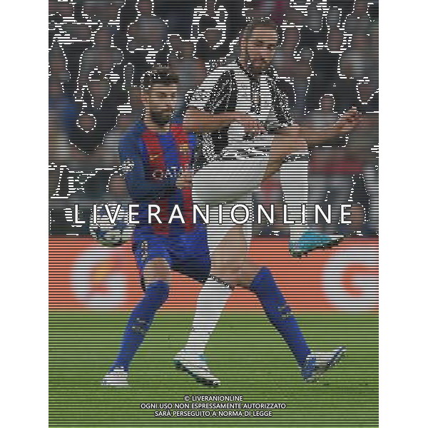 UEFA Champions League 2016/2017 Quarti di Finale Andata Torino - 11.04.2017 Juventus-Barcellona Nella Foto:higuain gonzalo e Gerard pique\' /Ph.Vitez-Ag. Aldo Liverani