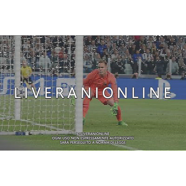 UEFA Champions League 2016/2017 Quarti di Finale Andata Torino - 11.04.2017 Juventus-Barcellona Nella Foto: il gol di giorgio chiellini del 3-0 - ter stegen battuto osserva il pallone entrare in porta /Ph.Vitez-Ag. Aldo Liverani