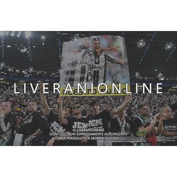 UEFA Champions League 2016/2017 Quarti di Finale Andata Torino - 11.04.2017 Juventus-Barcellona Nella Foto:Tifosi Juventus Gonzalo Higuain e Paulo Dybala /Ph.Vitez-Ag. Aldo Liverani