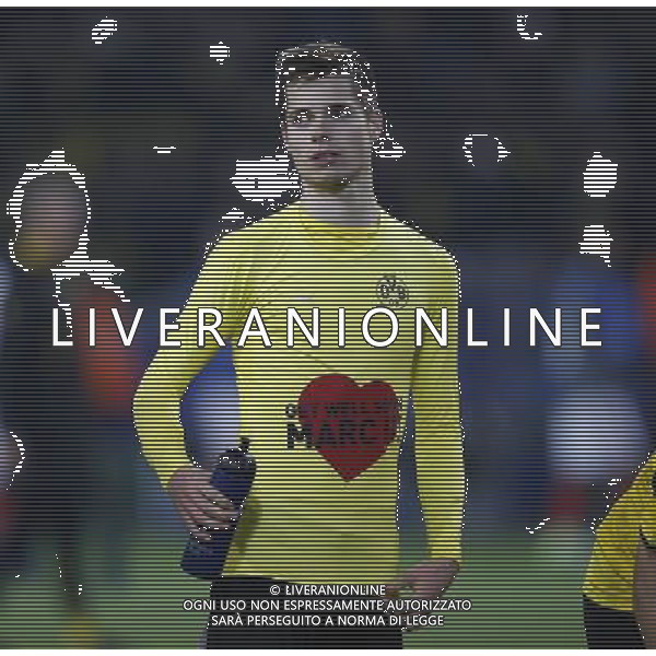 firo : 12.04.2017 Fu§ball, Saison 2016/2017 UEFA Champions League Viertelfinale Hinspiel BVB Borussia Dortmund - AS Monaco 2:3 BVB ENTT€USCHT NACH DEM SPIEL Julian Weigl MIT T SHIRT GET WELL SON MARC BARTRA - maglia $worldrights,Es gelten unsere AGB, einsehbar auf www.firosportphoto.de, copyright by firo sportphoto: Coesfelder Str. 207 D-48249 DŸlmen www.firosportphoto.de mail@firosportphoto.de (V o l k s b a n k B o c h u m - W i t t e n ) IBAN DE68 4306 0129 0341 1171 00 Tel: +49-2594-9916004 Fax: +49-2594-9916005 / AGENZIA ALDO LIVERANI SAS - ITALY ONLY EDITORIAL USE ONLY