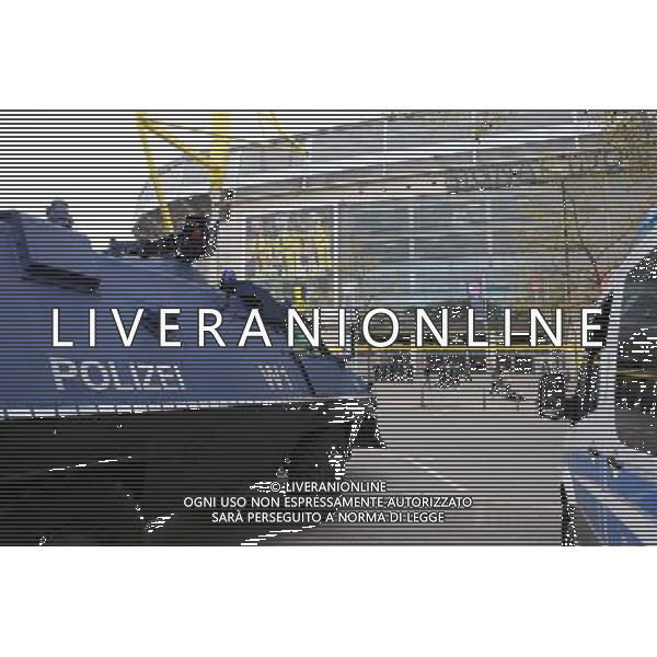 firo : 12.04.2017 Fu§ball, Saison 2016/2017, Champions League, BVB, Borussia Dortmund - AS Monaco, Viertelfinal-Hinspiel Polizei, PolizeiprŠsenz, am Stadion, Polizia e sicurezza fuori dallo stadio $worldrights,Es gelten unsere AGB, einsehbar auf www.firosportphoto.de, copyright by firo sportphoto: Coesfelder Str. 207 D-48249 DŸlmen www.firosportphoto.de mail@firosportphoto.de (V o l k s b a n k B o c h u m - W i t t e n ) BLZ.: 430 601 29 Kt. Nr.: 341 117 100 Tel:Ê +49-2594-9916004 Fax:Ê+49-2594-9916005 / AGENZIA ALDO LIVERANI SAS - ITALY ONLY EDITORIAL USE ONLY
