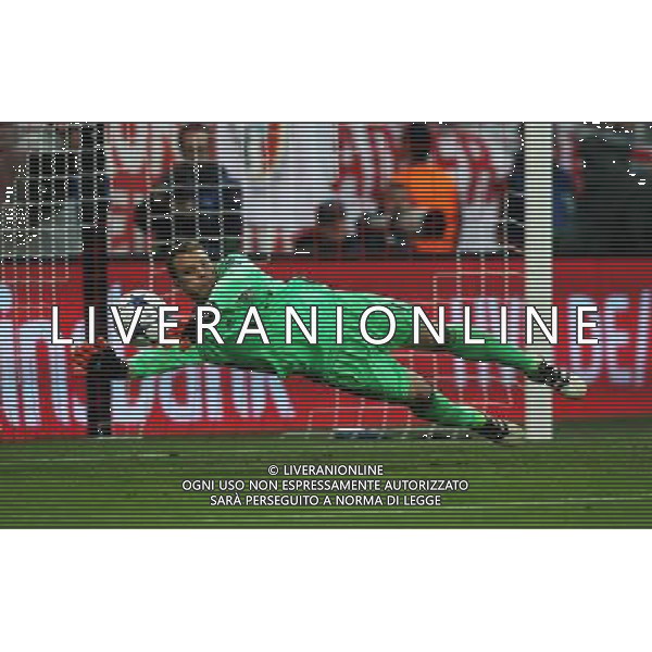 firo FuÃŸball, Fussball, 12.04.2017 Uefa Champions League, CL Saison 2016/2017 Viertelfinale, Hinspiel FCB FC Bayern MÃ¼nchen Muenchen - Real Madrid FCB Torwart TorhÃ¼ter Goalkeeper Manuel Neuer, Parade, Rettung, Rettungstat $worldrights Es gelten unsere AGB, einsehbar auf www.firosportphoto.de copyright by firo sportphoto: Coesfelder Str.207 48249 DÃ¼lmen www.firosportphoto.de mail@firosportphoto.de (V o l k s b a n k B o c h u m - W i t t e n ) IBAN DE68 4306 0129 0341 1171 00 Tel:Â  02594 - 9916004 Fax:Â 02594 - 9916005/ AGENZIA ALDO LIVERANI SAS - ITALY ONLY EDITORIAL USE ONLY