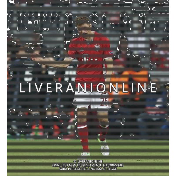 firo FuÃŸball, Fussball, 12.04.2017 Uefa Champions League, CL Saison 2016/2017 Viertelfinale, Hinspiel FCB FC Bayern MÃ¼nchen Muenchen - Real Madrid EnttÃ¤uschung enttÃ¤uscht Enttaeuschung enttaeuscht unzufrieden, FCB Thomas MÃ¼ller Mueller $worldrights Es gelten unsere AGB, einsehbar auf www.firosportphoto.de copyright by firo sportphoto: Coesfelder Str.207 48249 DÃ¼lmen www.firosportphoto.de mail@firosportphoto.de (V o l k s b a n k B o c h u m - W i t t e n ) IBAN DE68 4306 0129 0341 1171 00 Tel:Â  02594 - 9916004 Fax:Â 02594 - 9916005/ AGENZIA ALDO LIVERANI SAS - ITALY ONLY EDITORIAL USE ONLY