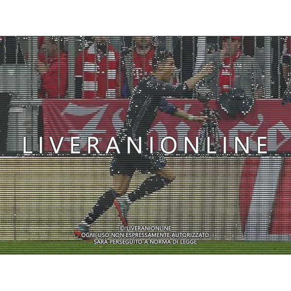 firo : 12.04.2017 Fu§ball, Saison 2016/2017, Champions League, Viertelfinal-Hinspiel Atletico Madrid - Leicester City Cristiano Ronaldo jubelt nach seinem tor zum 1:1 - esultanza $worldrightsEs gelten unsere AGB, einsehbar auf www.firosportphoto.de ¤ONLY FOR USE IN G E R M A N Y !!! Photo : BPI, copyright by firo sportphoto: Coesfelder Str. 207 D-48249 DŸlmen www.firosportphoto.de mail@firosportphoto.de (V o l k s b a n k B o c h u m - W i t t e n ) BLZ.: 430 601 29 Kt. Nr.: 341 117 100 Tel: +49-2594-9916004 Fax: +49-2594-9916005/ AGENZIA ALDO LIVERANI SAS - ITALY ONLY EDITORIAL USE ONLY