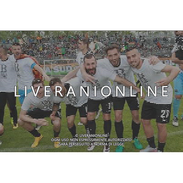 Venezia - Fano Campionato Calcio Lega Pro 35a giornata 15 aprile 2017 nella foto Festeggiamenti, esultanza del venezia a fine gara per la promozione in serie B Â© GARBUIO / AGENZIA ALDO LIVERANI SAS 