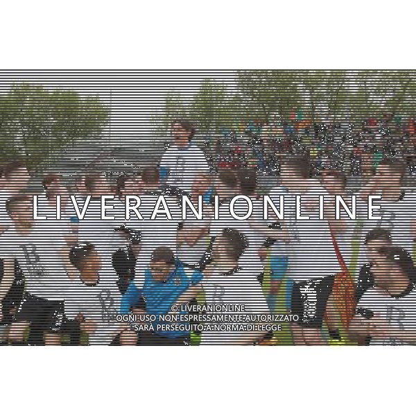 Venezia - Fano Campionato Calcio Lega Pro 35a giornata 15 aprile 2017 nella foto Festeggiamenti, esultanza del venezia a fine gara per la promozione in serie B - filippo inzaghi portato in trionfo © GARBUIO / AGENZIA ALDO LIVERANI SAS 