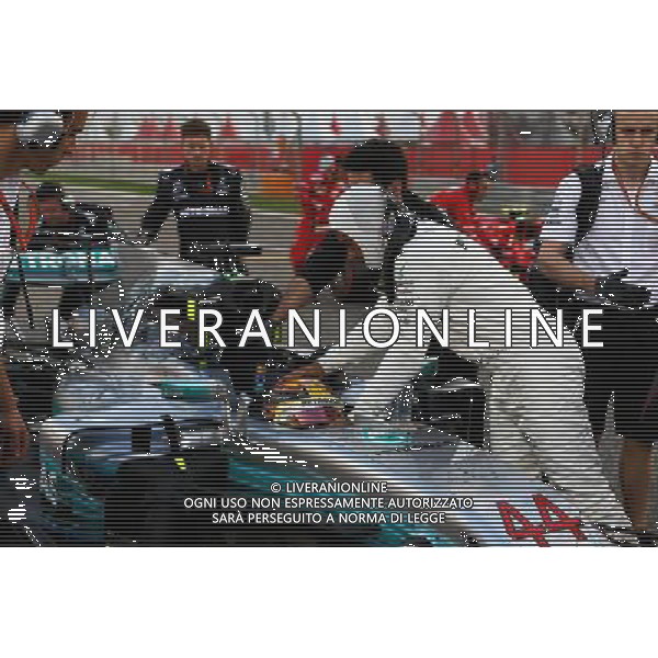 Lewis Hamilton (GBR) Mercedes AMG F1 W08 on the grid. 16.04.2017. Formula 1 World Championship, Rd 3, Bahrain Grand Prix, Sakhir, Bahrain, Race Day. ONLY ITALY AG ALDO LIVERANI SAS