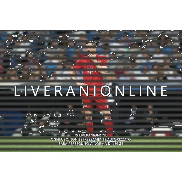 firo Fu§ball, Fussball, 18.04.2017 Uefa Champions League, CL Saison 2016/2017 Viertelfinale, RŸckspiel Real Madrid - FCB FC Bayern MŸnchen Muenchen 4:2 FCB Robert Lewandowski, EnttŠuschung enttŠuscht Enttaeuschung enttaeuscht unzufrieden, ganze figur, ganzer Kšrper, Koerper $worldrights Es gelten unsere AGB, einsehbar auf www.firosportphoto.de copyright by firo sportphoto: Coesfelder Str.207 48249 DŸlmen www.firosportphoto.de mail@firosportphoto.de (V o l k s b a n k B o c h u m - W i t t e n ) IBAN DE68 4306 0129 0341 1171 00 Tel:Ê 02594 - 9916004 Fax:Ê02594 - 9916005 AG ALDO LIVERANI SAS ONLY ITALY