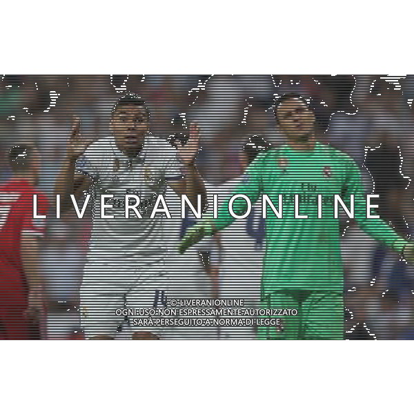 firo Fu§ball, Fussball, 18.04.2017 Uefa Champions League, CL Saison 2016/2017 Viertelfinale, RŸckspiel Real Madrid - FCB FC Bayern MŸnchen Muenchen 4:2 Real Casemiro, Gestik, Geste, Real Torwart TorhŸter Goalkeeper Keylor Navas $worldrights Es gelten unsere AGB, einsehbar auf www.firosportphoto.de copyright by firo sportphoto: Coesfelder Str.207 48249 DŸlmen www.firosportphoto.de mail@firosportphoto.de (V o l k s b a n k B o c h u m - W i t t e n ) IBAN DE68 4306 0129 0341 1171 00 Tel:Ê 02594 - 9916004 Fax:Ê02594 - 9916005 AG ALDO LIVERANI SAS ONLY ITALY