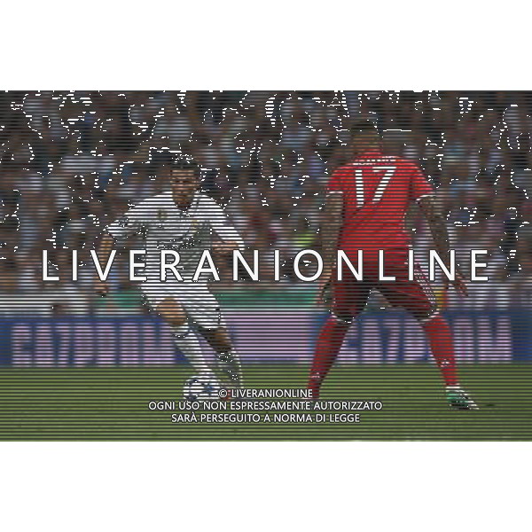 firo Fu§ball, Fussball, 18.04.2017 Uefa Champions League, CL Saison 2016/2017 Viertelfinale, RŸckspiel Real Madrid - FCB FC Bayern MŸnchen Muenchen 4:2 Real Cristiano Ronaldo, Zweikampf Duell, FCB JŽr™me Jerome Boateng $worldrights Es gelten unsere AGB, einsehbar auf www.firosportphoto.de copyright by firo sportphoto: Coesfelder Str.207 48249 DŸlmen www.firosportphoto.de mail@firosportphoto.de (V o l k s b a n k B o c h u m - W i t t e n ) IBAN DE68 4306 0129 0341 1171 00 Tel:Ê 02594 - 9916004 Fax:Ê02594 - 9916005 AG ALDO LIVERANI SAS ONLY ITALY