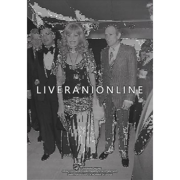 Monica Vitti, attrice italiana di teatro, cinema e televisione - Retrospettiva - nella foto a Cannes nel 1974 con l\'attore Jean-Claude Brialy e il direttore della fotografia Carlo Di Palma. ©ARCHIVIO / AGENZIA ALDO LIVERANI SAS