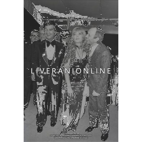 Monica Vitti, attrice italiana di teatro, cinema e televisione - Retrospettiva - nella foto a Cannes nel 1974 con l\'attore Jean-Claude Brialy e il direttore della fotografia Carlo Di Palma. ©ARCHIVIO / AGENZIA ALDO LIVERANI SAS