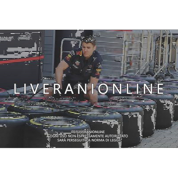 Red Bull Racing mechanic with Pirelli tyres. 27.04.2017. Formula 1 World Championship, Rd 4, Russian Grand Prix, Sochi Autodrom, Sochi, Russia, Preparation Day. - www.xpbimages.com, EMail: requests@xpbimages.com - copy of publication required for printed pictures. Every used picture is fee-liable. Â© Copyright: Photo4 / XPB Images/ONLY ITALY/EDITORIAL USE ONLY/Ag. Aldo Liverani s.a.s.