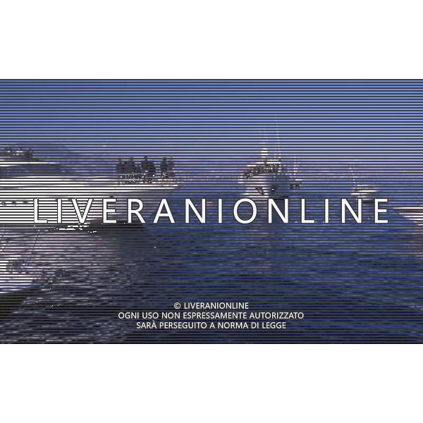 Stefano Casiraghi imprenditore e pilota motonautico italiano e marito di Carolina di Monaco - Retrospettiva nella foto la deposizione di corone di fiori sul luogo dell\'incidente avvenuto nel corso dei campionati del mondo offshore a Montecarlo, al largo di Saint-Jean-Cap-Ferrat e dove perse la vita il 3 ottobre 1990 © ARCHIVIO / AGENZIA ALDO LIVERANI SAS - ITALY ONLY EDITORIAL USE ONLY