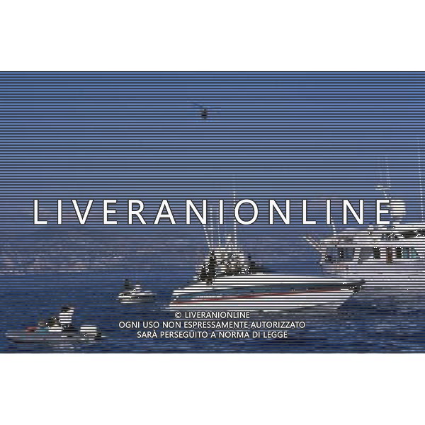 Stefano Casiraghi imprenditore e pilota motonautico italiano e marito di Carolina di Monaco - Retrospettiva nella foto la deposizione di corone di fiori sul luogo dell\'incidente avvenuto nel corso dei campionati del mondo offshore a Montecarlo, al largo di Saint-Jean-Cap-Ferrat e dove perse la vita il 3 ottobre 1990 © ARCHIVIO / AGENZIA ALDO LIVERANI SAS - ITALY ONLY EDITORIAL USE ONLY