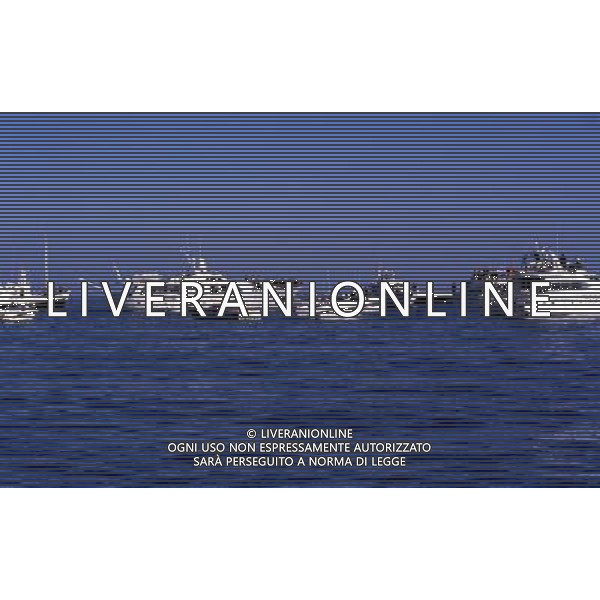 Stefano Casiraghi imprenditore e pilota motonautico italiano e marito di Carolina di Monaco - Retrospettiva nella foto la deposizione di corone di fiori sul luogo dell\'incidente avvenuto nel corso dei campionati del mondo offshore a Montecarlo, al largo di Saint-Jean-Cap-Ferrat e dove perse la vita il 3 ottobre 1990 © ARCHIVIO / AGENZIA ALDO LIVERANI SAS - ITALY ONLY EDITORIAL USE ONLY