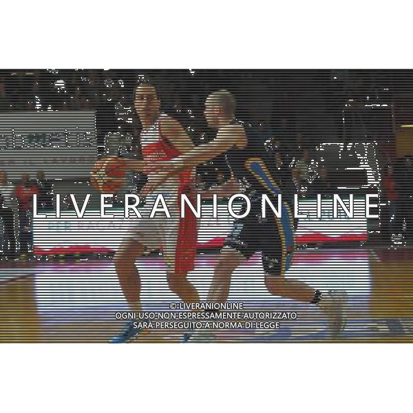 VARESE,BASKET,PALA2A,CAMPIONATO DI BASKET A1,OPENJOBMETIS VARESE VS VANOLI CREMONA 30-04-2017, NELLA FOTO: BULLERI MASSIMO VS CARLINO MATT Â©IEMMI / AGENZIA ALDO LIVERANI SAS