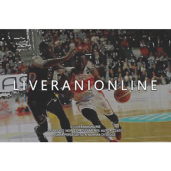 VARESE,BASKET,PALA2A,CAMPIONATO DI BASKET A1,OPENJOBMETIS VARESE VS VANOLI CREMONA 30-04-2017, NELLA FOTO: JOHNSON DOMINIQUE VS TURNER ELSTON Â©IEMMI / AGENZIA ALDO LIVERANI SAS