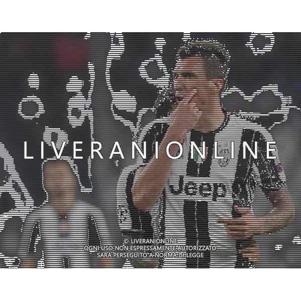 UEFA Champions League 2016/2017 Semifinale Ritorno Torino - 09.05.2017 Juventus-Monaco Nella Foto: mario mandzukic indica il punto in cui e\' stato colpito da glik /Ph.Vitez-Ag. Aldo Liverani