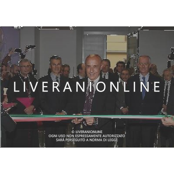 Milano ( MI ) 10/05/2017 Inaugurazione del nuovo Centro Operativo della Direzione Investigativa Antimafia Nella foto: Marco Minniti ( Ministro dell\'Interno ) mentre taglia il nastro PH Lauro Montagnini AG ALDO LIVERANI SAS