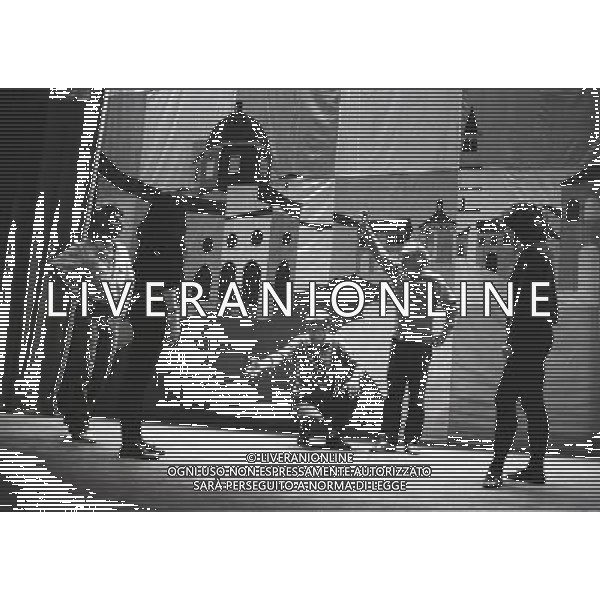 RETROSPETTIVA PIETRO VALPREDA  stato un anarchico, scrittore, poeta e ballerino italiano, noto per il suo coinvolgimento nel procedimento giudiziario per la strage di Piazza Fontana NELLA FOTO PIETRO VALPREDA IN UNO SPETTACOLO NEL 1985 AG ALDO LIVERANI SAS