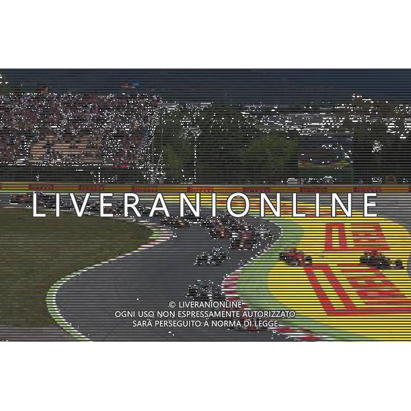 Sebastian Vettel (GER) Ferrari SF70H leads at the start of the race as Kimi Raikkonen (FIN) Ferrari SF70H and Max Verstappen (NLD) Red Bull Racing RB13 run wide. 14.05.2017. Formula 1 World Championship, Rd 5, Spanish Grand Prix, Barcelona, Spain, Race Day. / AGENZIA ALDO LIVERANI SAS - ITALY ONLY EDITORIAL USE ONLY - Gp F1 Spagna Gara Barcellona 14 maggio 2017 