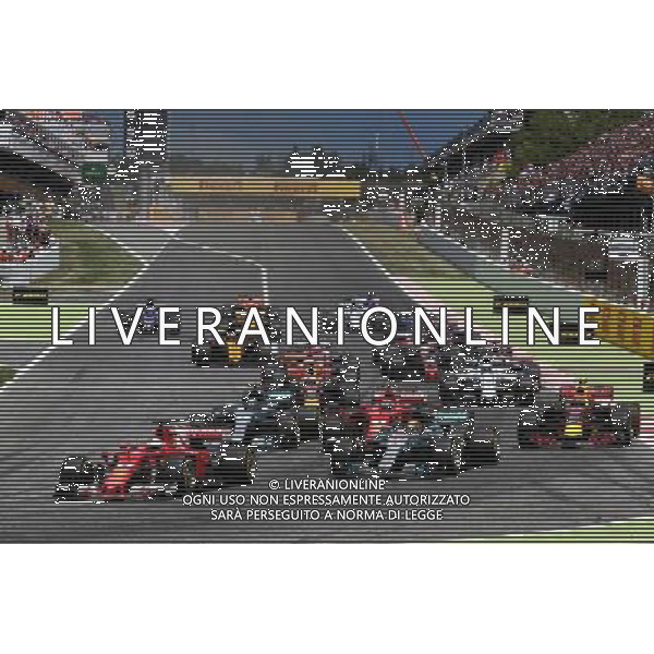 Sebastian Vettel (GER) Ferrari SF70H leads at the start of the race. 14.05.2017. Formula 1 World Championship, Rd 5, Spanish Grand Prix, Barcelona, Spain, Race Day. / AGENZIA ALDO LIVERANI SAS - ITALY ONLY EDITORIAL USE ONLY - Gp F1 Spagna Gara Barcellona 14 maggio 2017 