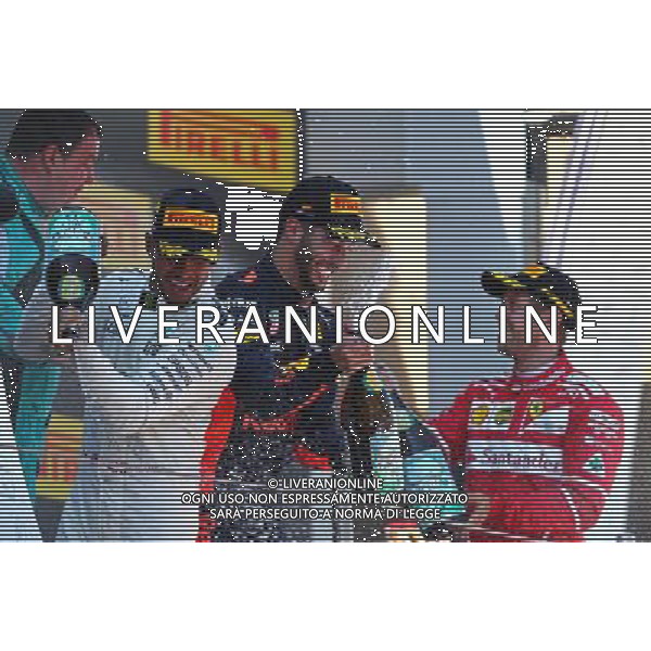 Lewis Hamilton (GBR) Mercedes AMG F1 and Daniel Ricciardo (AUS) Red Bull Racing 14.05.2017. Formula 1 World Championship, Rd 5, Spanish Grand Prix, Barcelona, Spain, Race Day. / AGENZIA ALDO LIVERANI SAS - ITALY ONLY EDITORIAL USE ONLY - Gp F1 Spagna Gara Barcellona 14 maggio 2017 