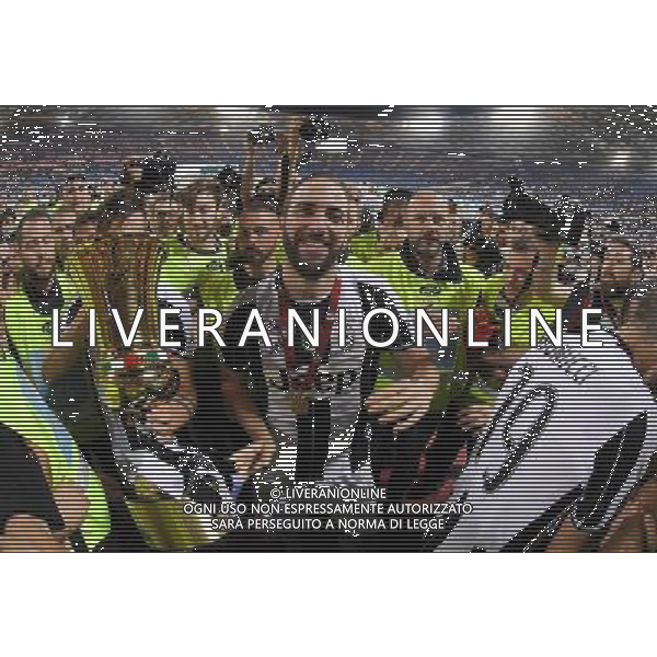 Coppa Italia TIM Cup 2016/2017 Finale Roma - 17.05.2017 Juventus-Lazio Nella Foto: esultanza e festeggiamenti dei giocatori della juventus con la coppa - gonzalo higuain /Ph.Vitez-Ag. Aldo Liverani