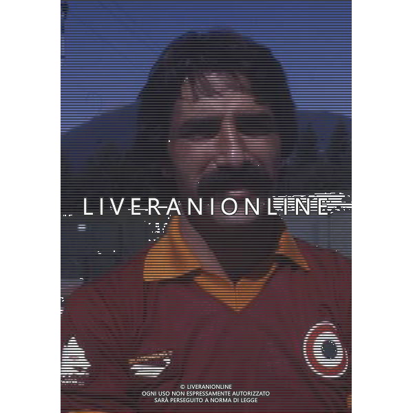 RETROSPETTIVA MAURO AMENTA CALCIATORE NELLA FOTO MAURO AMENTA CON LA MAGLIA DELLA ROMA AG ALDO LIVERANI SAS