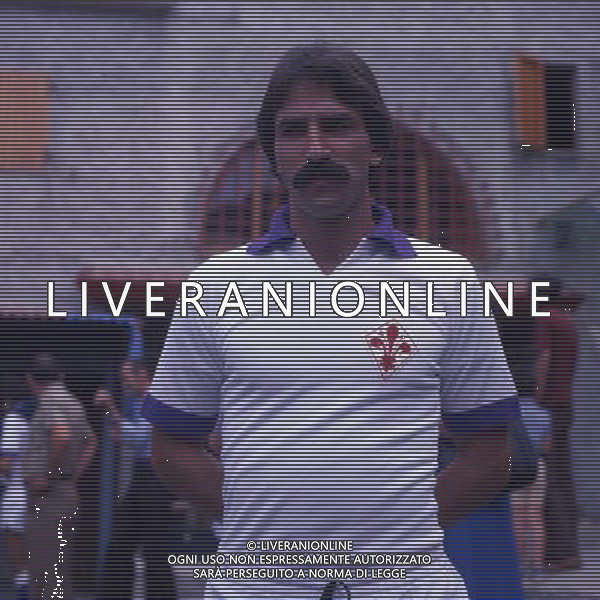 RETROSPETTIVA MAURO AMENTA CALCIATORE NELLA FOTO MAURO AMENTA CON LA MAGLIA DELL FIORENTINA AG ALDO LIVERANI SAS