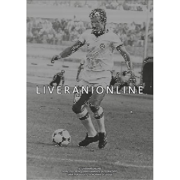 RETROSPETTIVA MAURO AMENTA CALCIATORE NELLA FOTO MAURO AMENTA CON LA MAGLIA DELLA ROMA AG ALDO LIVERANI SAS