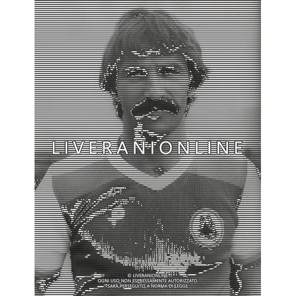 RETROSPETTIVA MAURO AMENTA CALCIATORE NELLA FOTO MAURO AMENTA CON LA MAGLIA DELLA ROMA AG ALDO LIVERANI SAS