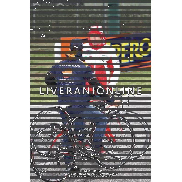 Misano Adriatico ( RN ) 13/09/2012 Gran Premio Aperol di San Marino e della Riviera di Rimini 2012 - MOTOGP Nella foto: Nicky HAYDEN ( USA ) ) con Dani PEDROSA ( ESP ) in bicicletta per il giro in pista in memoria di Marco Simoncelli con i colleghi piloti e ciclisti amatoriali PH Lauro Montagnini *** Local Caption *** /AGENZIA ALDO LIVERANI SAS