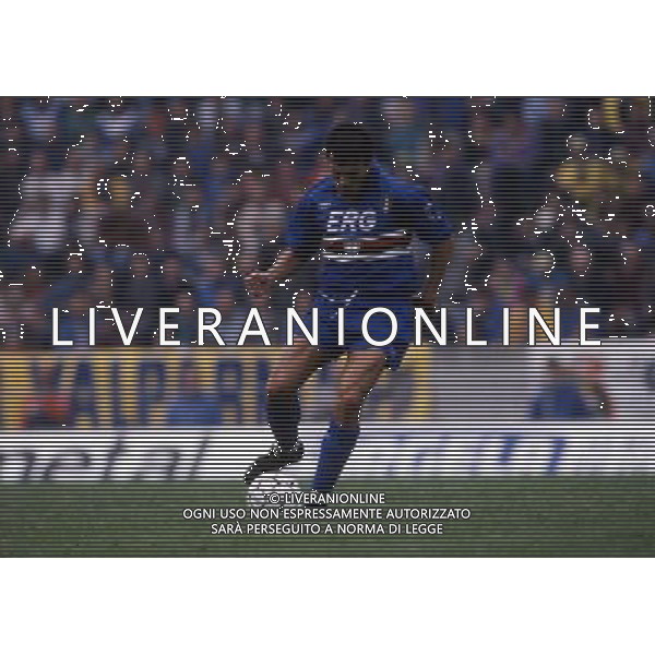 RETROSPETTIVA FAUSTO PARI CALCIATORE NELLA FOTO FAUSTO PARI CON LA MAGLIA DELLA SAMPDORIA AG ALDO LIVERANI SAS