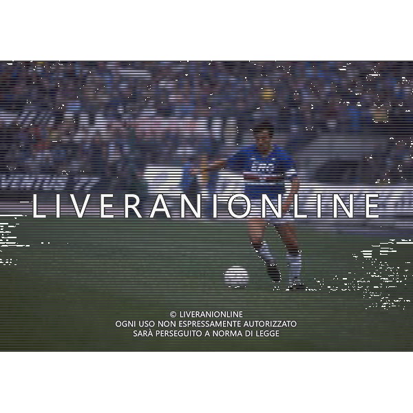 RETROSPETTIVA FAUSTO PARI CALCIATORE NELLA FOTO FAUSTO PARI CON LA MAGLIA DELLA SAMPDORIA AG ALDO LIVERANI SAS
